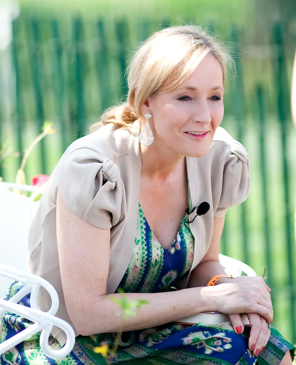 Casey Bloys defiende trabajar con J.K. Rowling